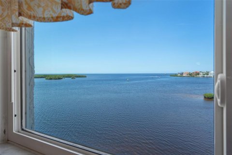 Condo in Port Richey, Florida, 2 bedrooms  № 1911023 - photo 29
