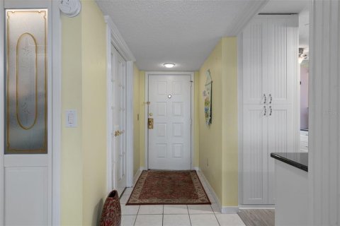Condo in Port Richey, Florida, 2 bedrooms  № 1911023 - photo 10