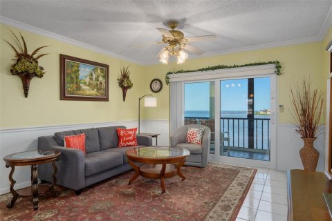 Condo in Port Richey, Florida, 2 bedrooms  № 1911023 - photo 14