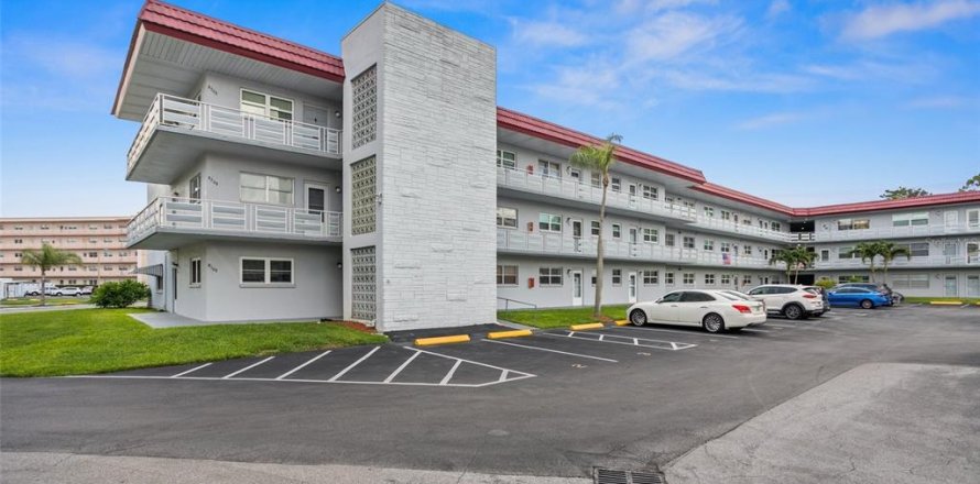 Condominio en Saint Petersburg, Florida, 1 dormitorio № 1800318
