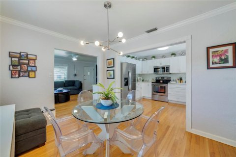House in Orlando, Florida 2 bedrooms, 126.35 sq.m. № 1886509 - photo 15
