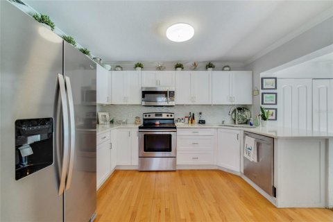 House in Orlando, Florida 2 bedrooms, 126.35 sq.m. № 1886509 - photo 13