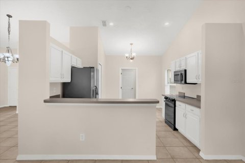 House in Lake Mary, Florida 3 bedrooms, 133.31 sq.m. № 1915653 - photo 7