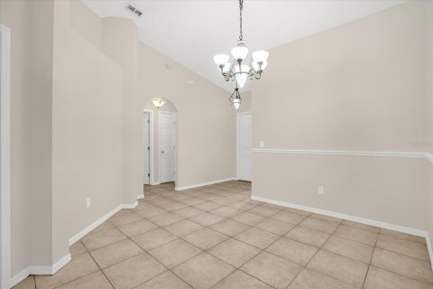 House in Lake Mary, Florida 3 bedrooms, 133.31 sq.m. № 1915653 - photo 4