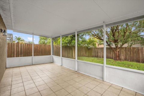 House in Lake Mary, Florida 3 bedrooms, 133.31 sq.m. № 1915653 - photo 24