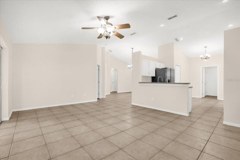 House in Lake Mary, Florida 3 bedrooms, 133.31 sq.m. № 1915653 - photo 6