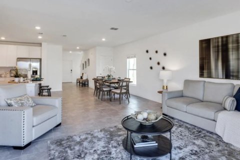 House in San Antonio, Florida 6 bedrooms, 239.69 sq.m. № 2379433 - photo 2