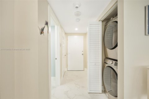 Condominio en venta en Fort Lauderdale, Florida, 1 dormitorio, 83.61 m2 № 1864303 - foto 14