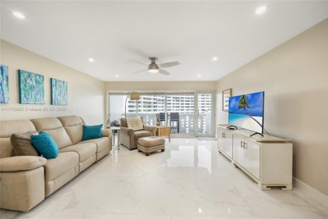 Condominio en venta en Fort Lauderdale, Florida, 1 dormitorio, 83.61 m2 № 1864303 - foto 3