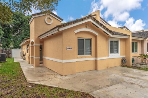 Casa en venta en Cutler Bay, Florida, 3 dormitorios, 121.61 m2 № 2001528 - foto 4