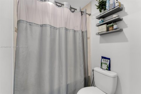 Casa en venta en Cutler Bay, Florida, 3 dormitorios, 121.61 m2 № 2001528 - foto 16