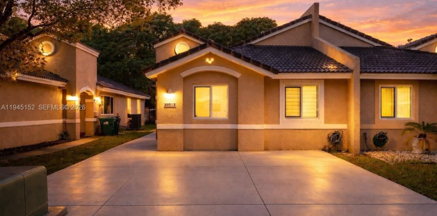 Casa en Cutler Bay, Florida 3 dormitorios, 121.61 m2 № 2001528
