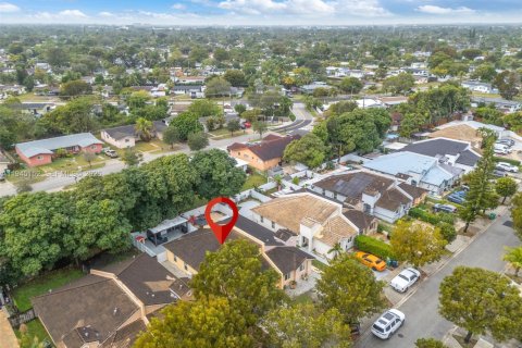 Casa en venta en Cutler Bay, Florida, 3 dormitorios, 121.61 m2 № 2001528 - foto 12