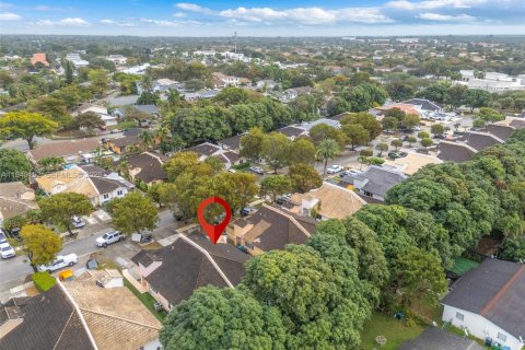 Casa en venta en Cutler Bay, Florida, 3 dormitorios, 121.61 m2 № 2001528 - foto 8