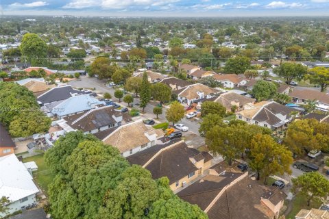 Casa en venta en Cutler Bay, Florida, 3 dormitorios, 121.61 m2 № 2001528 - foto 11