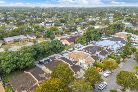 Casa en venta en Cutler Bay, Florida, 3 dormitorios, 121.61 m2 № 2001528 - foto 13