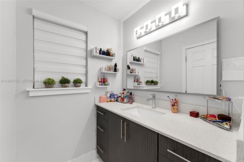 Casa en venta en Cutler Bay, Florida, 3 dormitorios, 121.61 m2 № 2001528 - foto 15