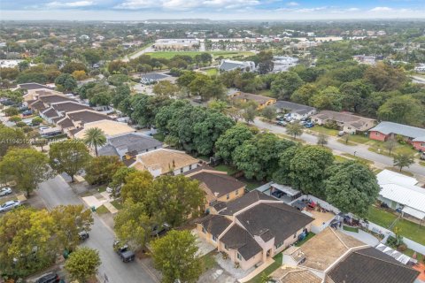 Casa en venta en Cutler Bay, Florida, 3 dormitorios, 121.61 m2 № 2001528 - foto 7