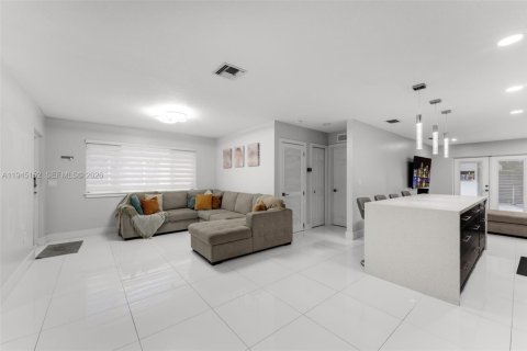 Casa en venta en Cutler Bay, Florida, 3 dormitorios, 121.61 m2 № 2001528 - foto 30