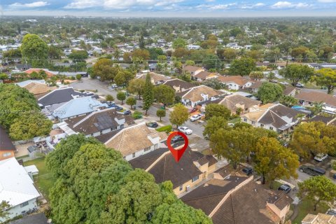 Casa en venta en Cutler Bay, Florida, 3 dormitorios, 121.61 m2 № 2001528 - foto 10