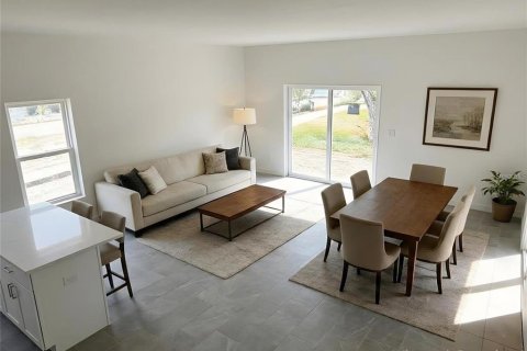 House in Sanford, Florida 3 bedrooms, 134.43 sq.m. № 2222222 - photo 4