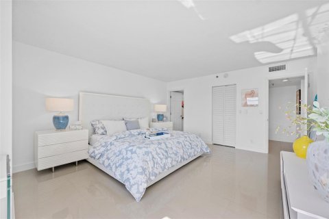 Condo in Pompano Beach, Florida, 2 bedrooms № 2173997 - photo 15