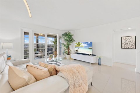 Condo in Pompano Beach, Florida, 2 bedrooms № 2173997 - photo 5