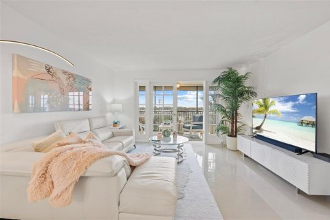 Condo in Pompano Beach, Florida, 2 bedrooms № 2173997 - photo 4