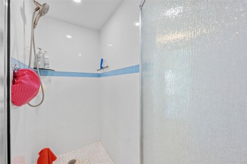 Condo in Pompano Beach, Florida, 2 bedrooms № 2173997 - photo 20