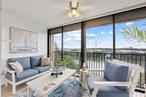 Condo in Pompano Beach, Florida, 2 bedrooms № 2173997 - photo 21