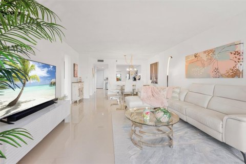 Condo in Pompano Beach, Florida, 2 bedrooms № 2173997 - photo 6