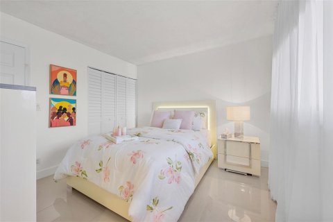 Condo in Pompano Beach, Florida, 2 bedrooms № 2173997 - photo 17