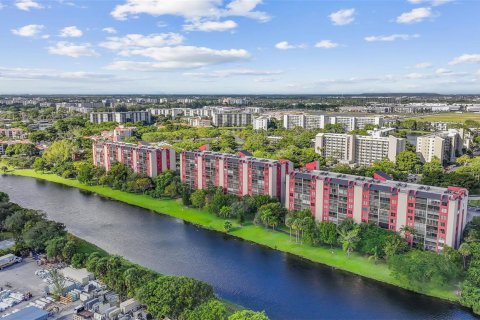 Condo in Pompano Beach, Florida, 2 bedrooms № 2173997 - photo 27