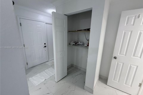 Copropriété à louer à Miami, Floride: 2 chambres, 131.46 m2 № 2046742 - photo 9