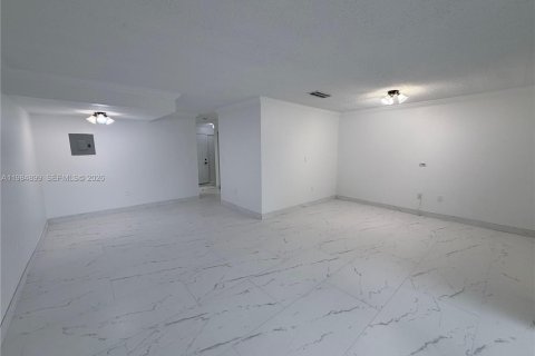 Copropriété à louer à Miami, Floride: 2 chambres, 131.46 m2 № 2046742 - photo 4