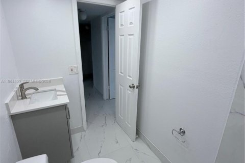Copropriété à louer à Miami, Floride: 2 chambres, 131.46 m2 № 2046742 - photo 23