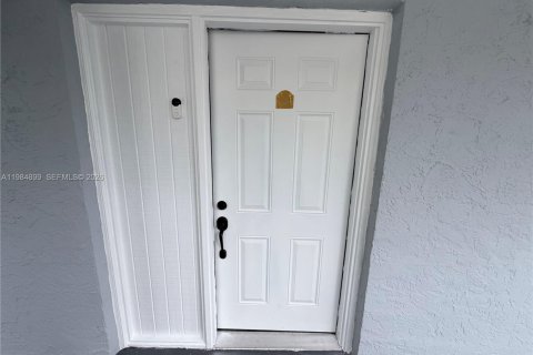 Copropriété à louer à Miami, Floride: 2 chambres, 131.46 m2 № 2046742 - photo 26