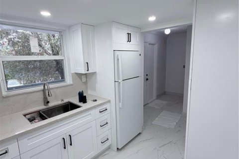 Copropriété à louer à Miami, Floride: 2 chambres, 131.46 m2 № 2046742 - photo 2