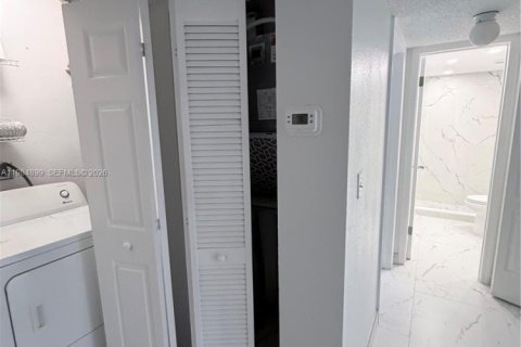 Copropriété à louer à Miami, Floride: 2 chambres, 131.46 m2 № 2046742 - photo 12