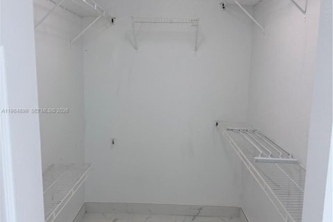 Copropriété à louer à Miami, Floride: 2 chambres, 131.46 m2 № 2046742 - photo 19