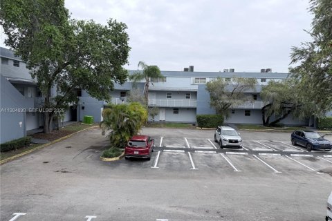 Copropriété à louer à Miami, Floride: 2 chambres, 131.46 m2 № 2046742 - photo 30