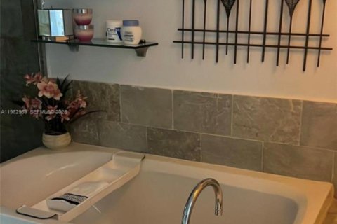 Copropriété à louer à Sunrise, Floride: 3 chambres, 118.08 m2 № 2049810 - photo 11