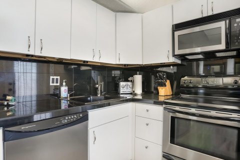 Купить кондоминиум в Помпано-Бич, Флорида 3 комнаты, 102.19м2, № 2245510 - фото 2