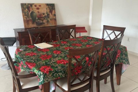Condo in Hallandale Beach, Florida, 2 bedrooms  № 2081964 - photo 4