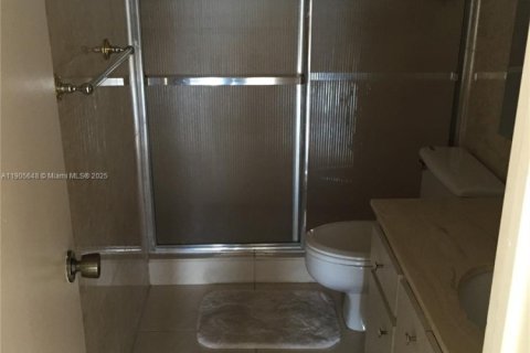 Condo in Hallandale Beach, Florida, 2 bedrooms  № 2081964 - photo 10