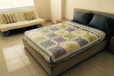 Condo in Hallandale Beach, Florida, 2 bedrooms  № 2081964 - photo 8