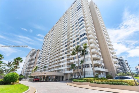 Condo in Hallandale Beach, Florida, 2 bedrooms № 2081964