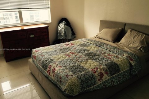 Condo in Hallandale Beach, Florida, 2 bedrooms  № 2081964 - photo 5