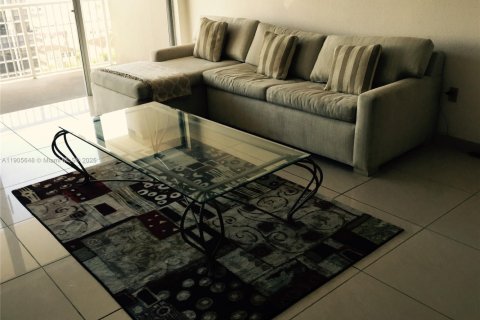 Condo in Hallandale Beach, Florida, 2 bedrooms  № 2081964 - photo 2