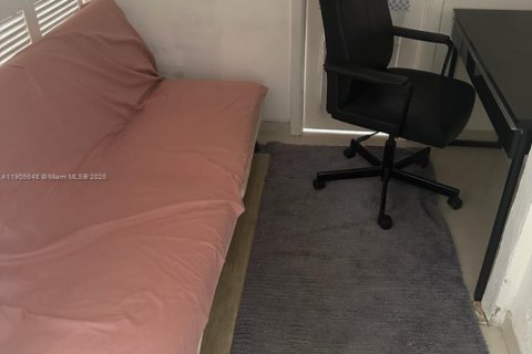 Condo in Hallandale Beach, Florida, 2 bedrooms  № 2081964 - photo 9